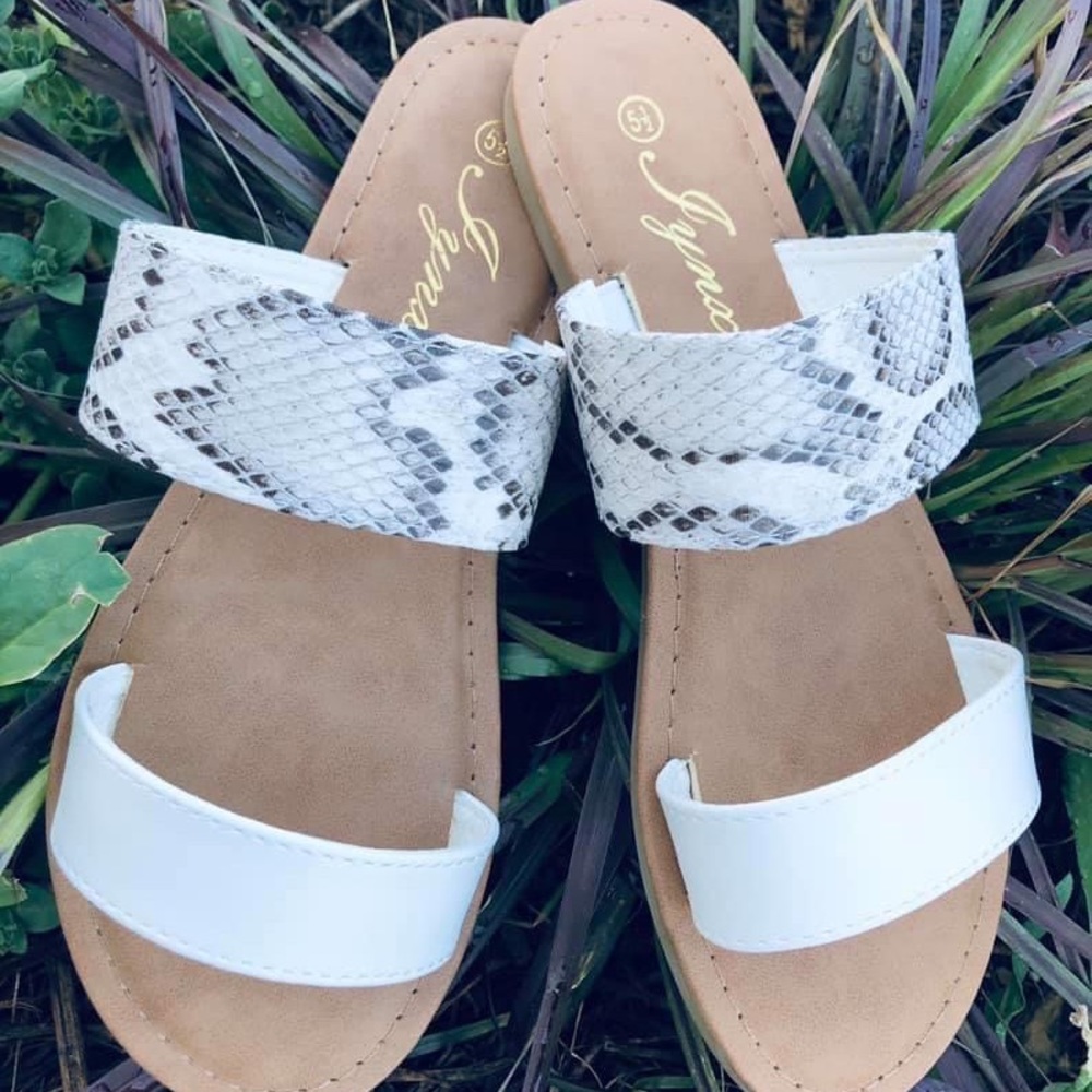 🆕WHITE SNAKESKIN SANDALS🆕